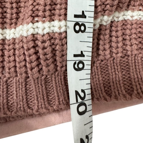 Pink Rose Textured Knit Sweater. Size Larger - Picture 5 of 6